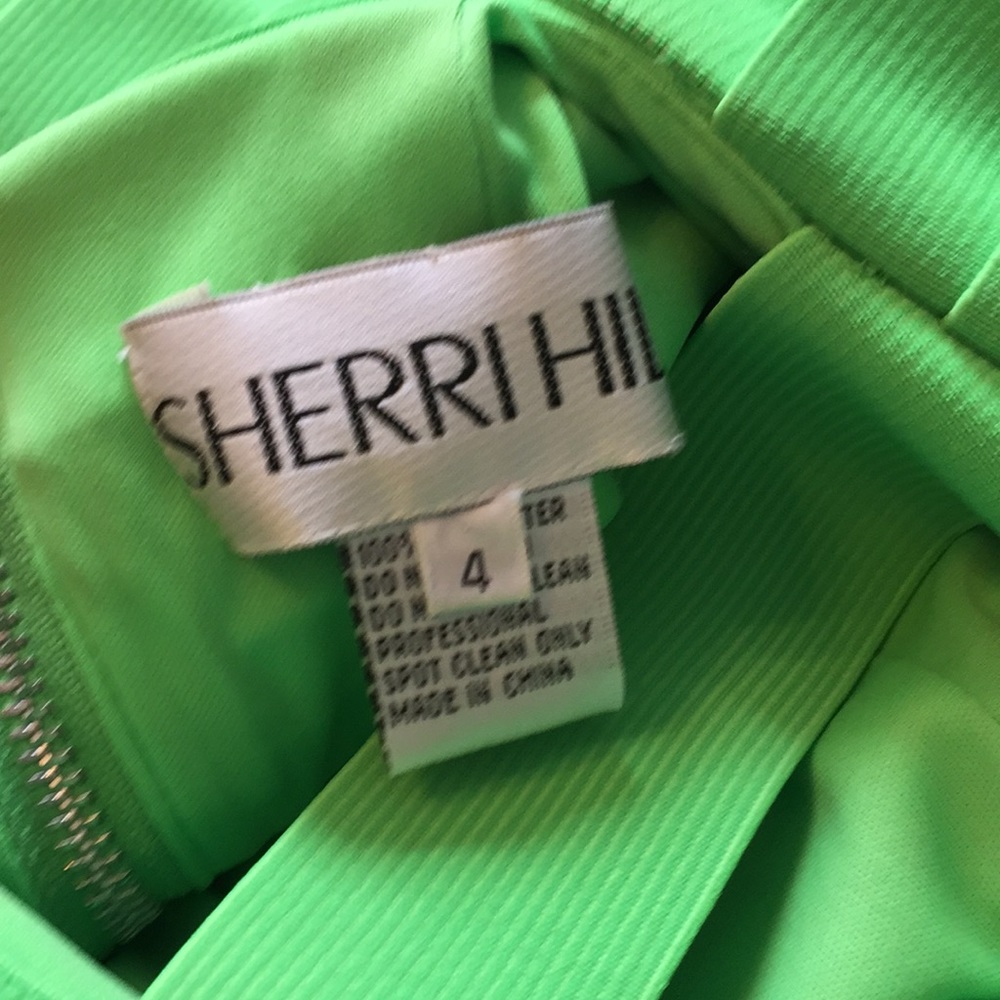 Lime green bandage cocktail. Caged back bodice. - Picture 5 of 5
